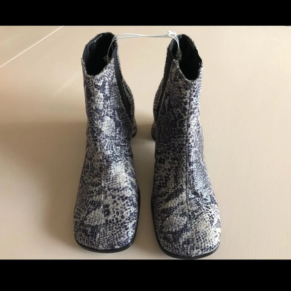 Chinese Laundry snakeskin print chunky ankle boot - Picture 4 of 7